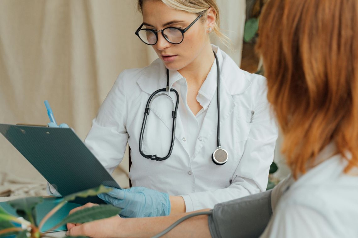 Trouver un médecin traitant en France : guide complet